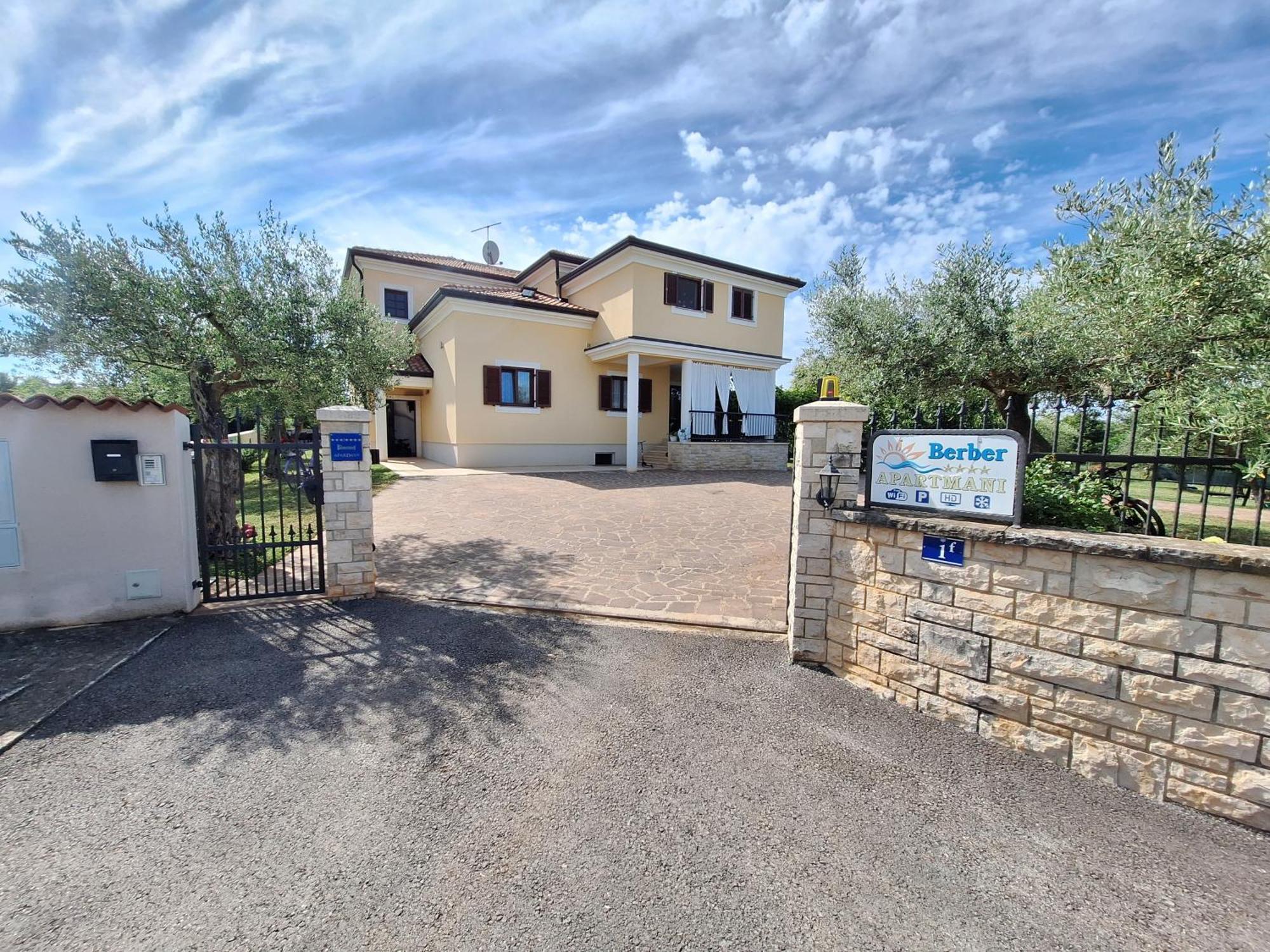 Apartmani Berber Babici Exterior photo